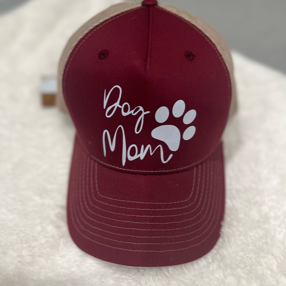🐾Dog Mom🐾 Adjustable Trucker hat. NWT
